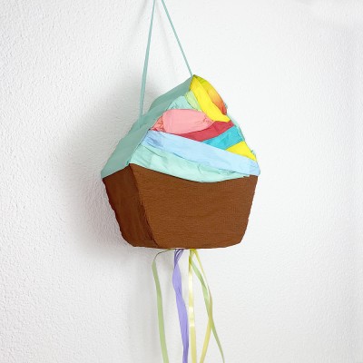 Piñata Cupcake